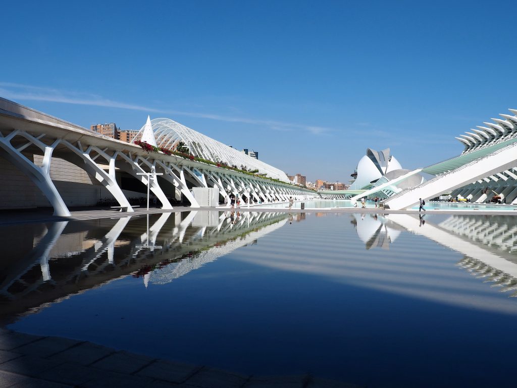 Futuristische Gebäude in der Stadt der Künste und Wissenschaften in Valencia