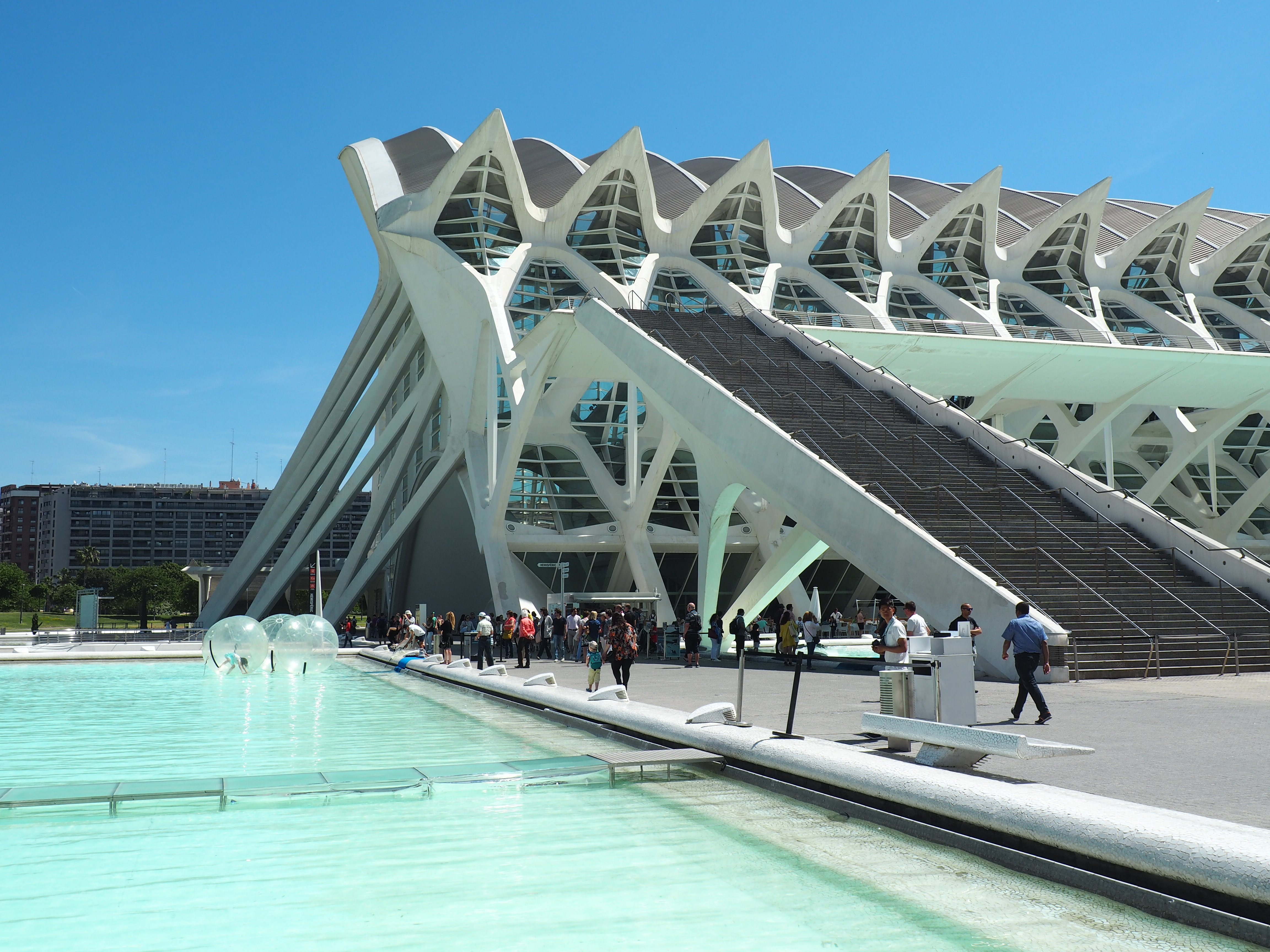 Wohin verreisen im April - nach Valencia un die futuristischen Gebäude in der Stadt der Künste und Wissenschaften bestaunen
