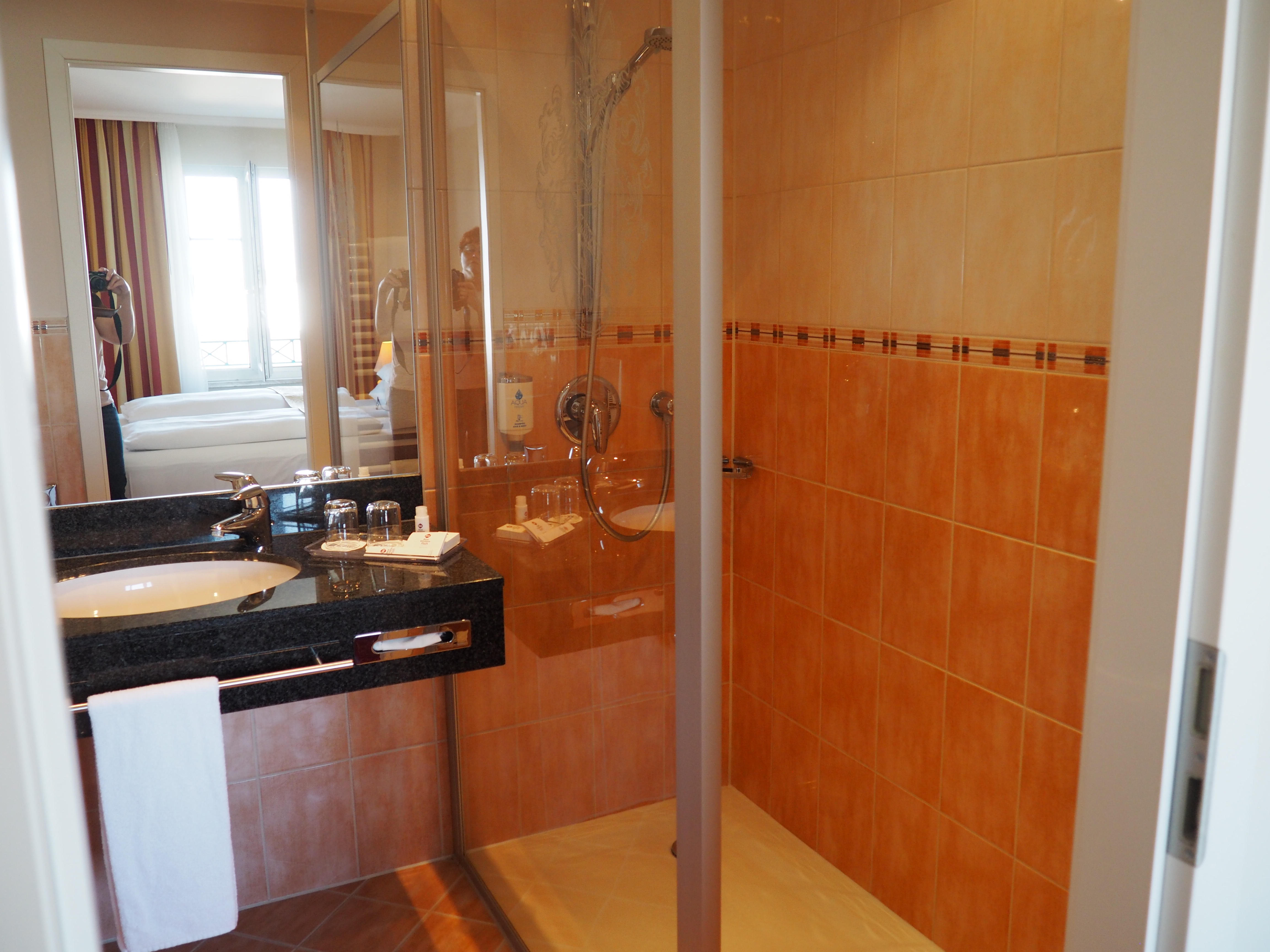 Unser Badezimmer im Best Western Hotel Erb in Parsdorf