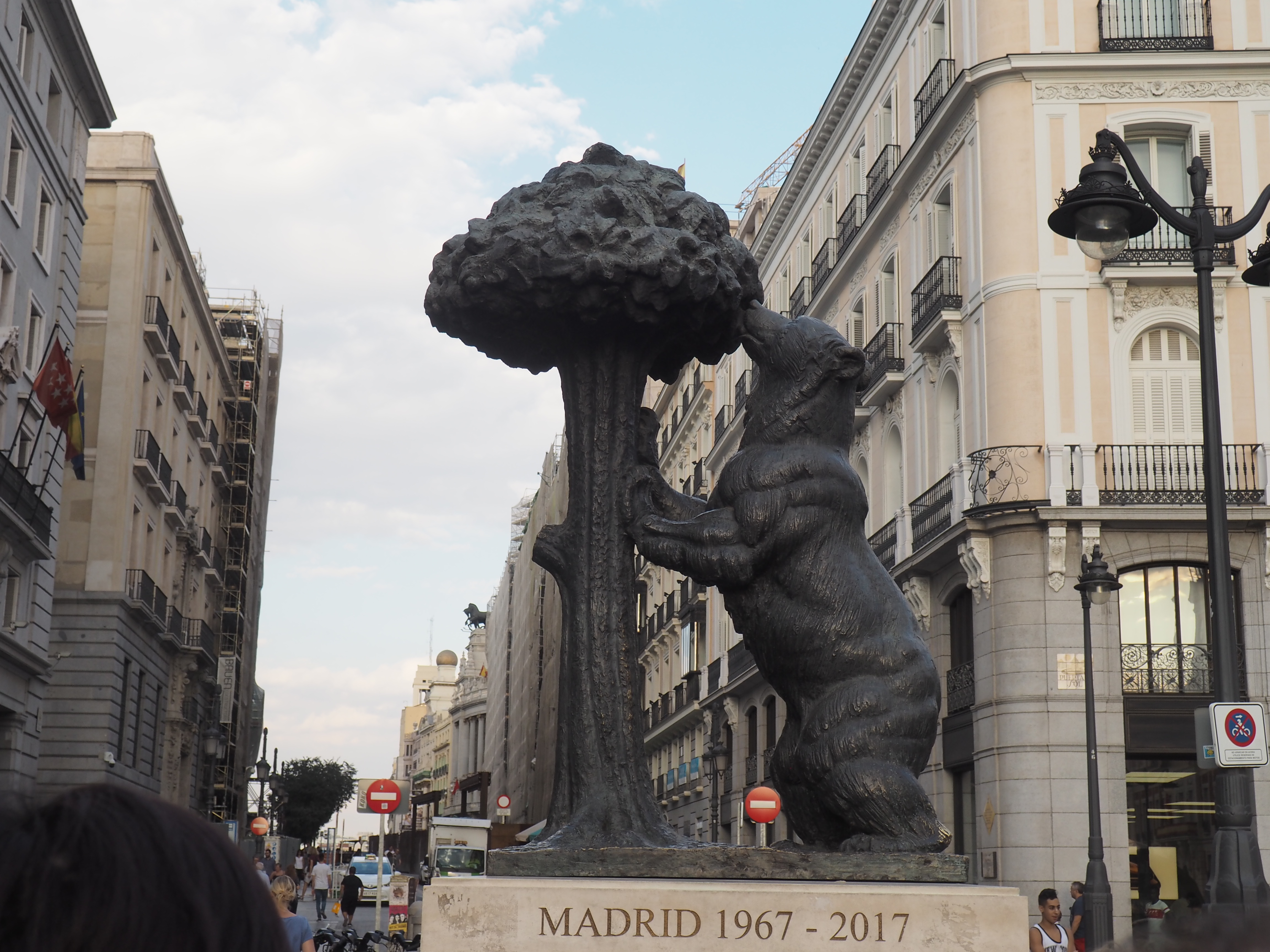 Die bekannteste Sehenswürdigkeit von Madrid der Bär und der Erdbeerbaum