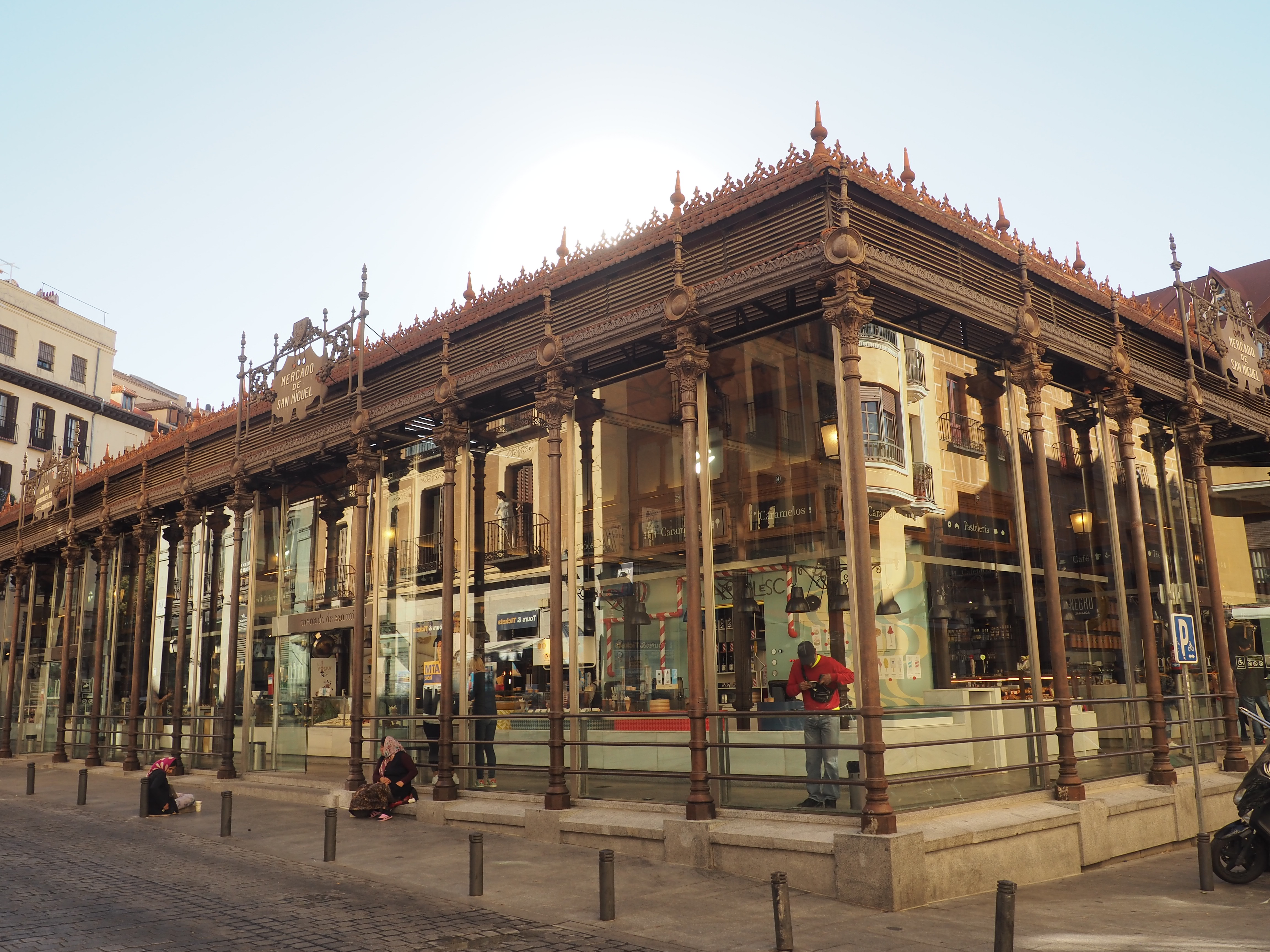 Markthalle San Miguel, eine bekannte Sehenswürdigkeit in Madrid