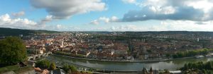 Städtereise mit meinen Reisefreundinnen:Panoramablick auf die Sehenswürdigkeiten von Würzburg am Main von der Marienburg