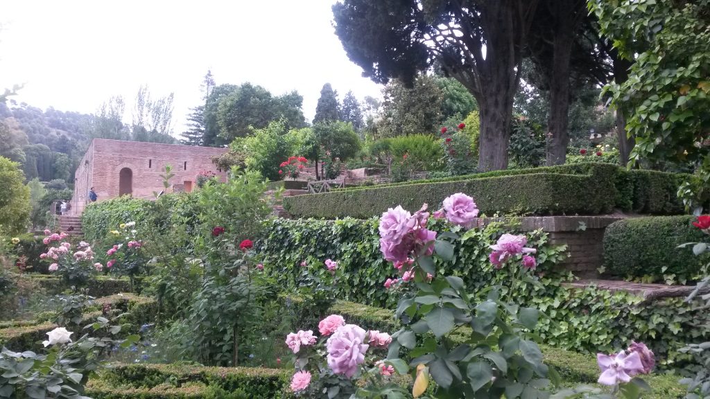 Wunderschön angelegte Gärten in der Alhambra, welche im Rahmen einer Führung ebenfalls besichtigt werden.