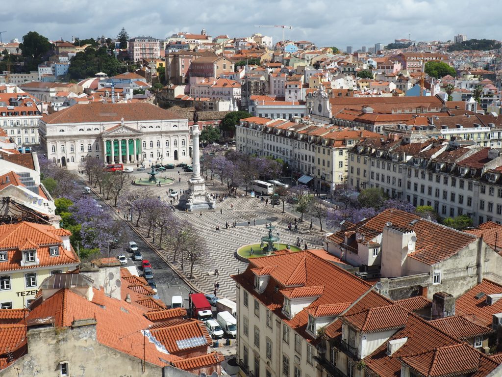Der Praca de D. Pedro IV. , im Volksmund einfach Rossio genannt, zählt zu den wichtigsten Plätzen im Herzen Lissabons.