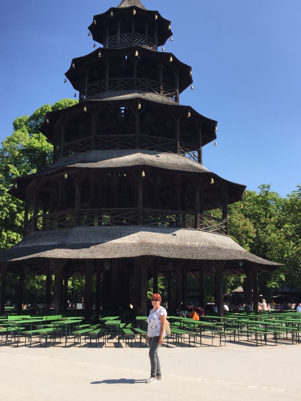 Der über 200 Jahre alte Chinesische Turm im Englischen Garten in München.