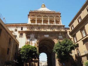 Bei unserem Ausflug auf eigene Faust in Palermo haben wir auch den Palazzo dei Normanni angeschaut