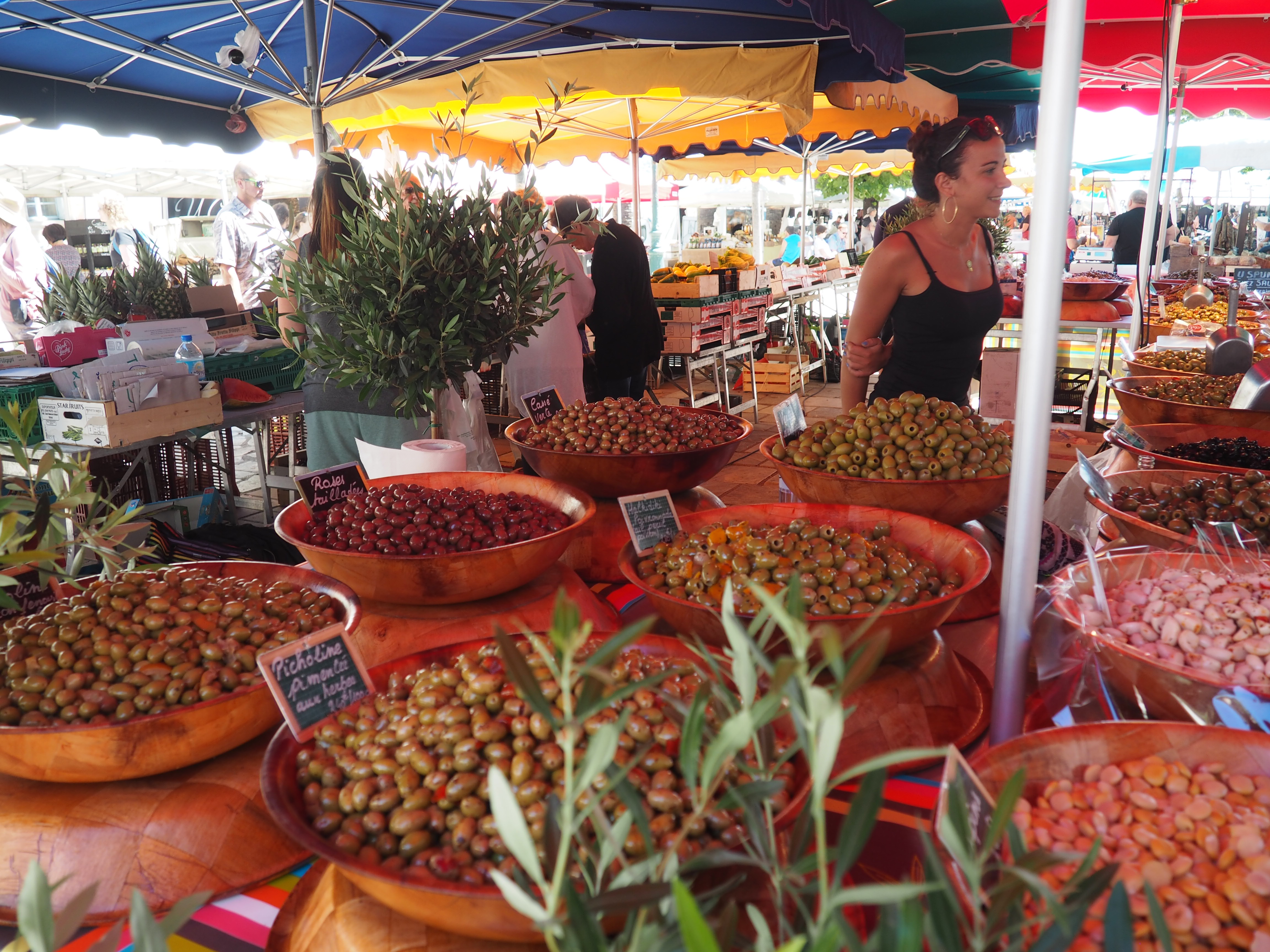 Oliven auf dem Markt von Ajaccio, Landausflug Ajaccio Korsika