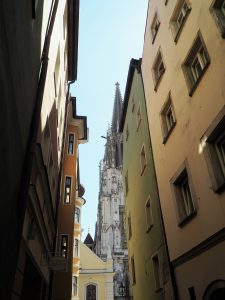 Unterschiedliche Blickwinkel auf den Dom in Regensburg