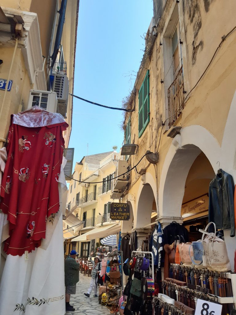 Spaziergang durch Korfu-Stadt während unserer Kreuzfahrt durch die Adria