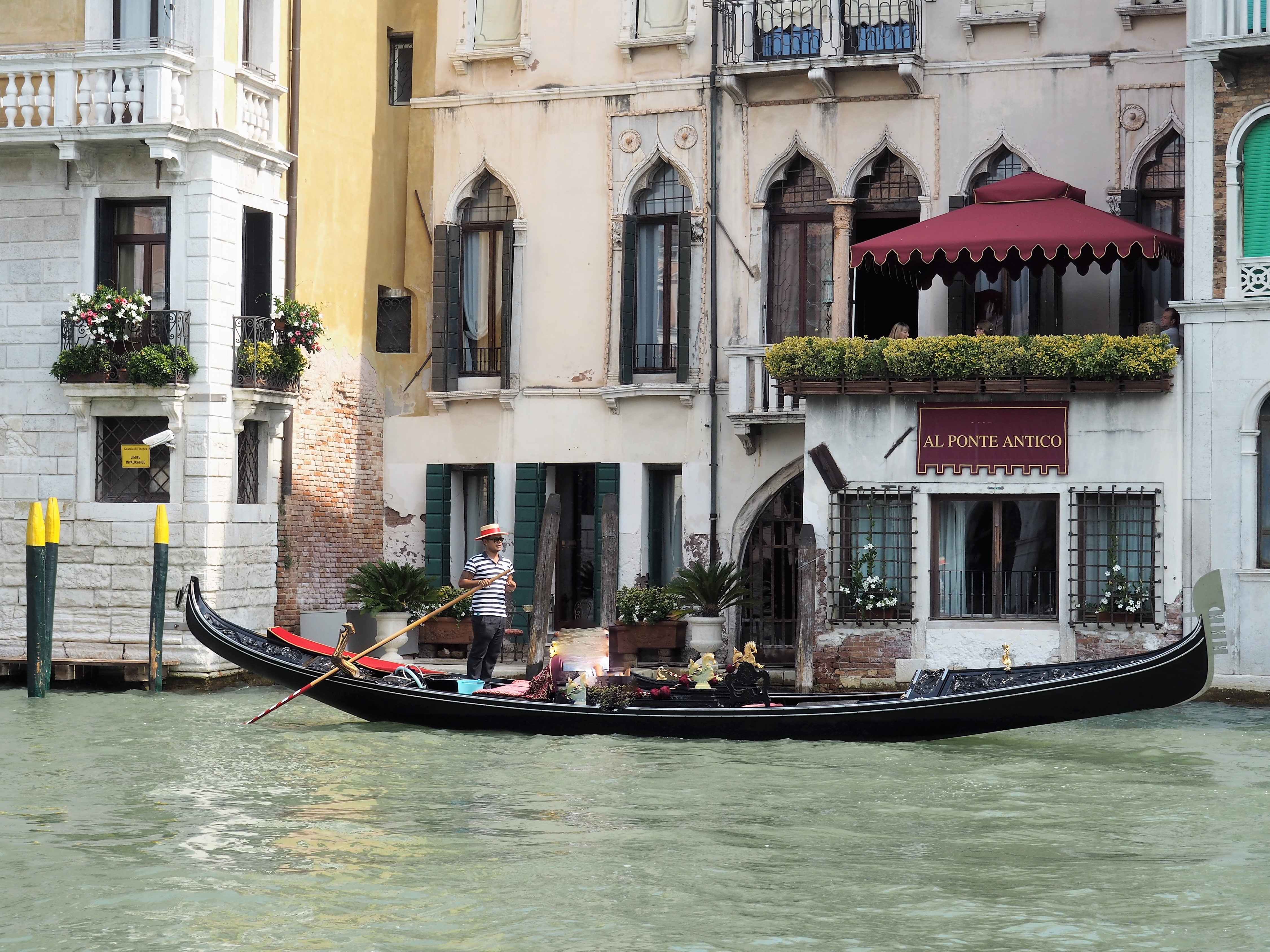 Gondoliere in Venedig, Kreuzfahrtausflug auf eigene Faust