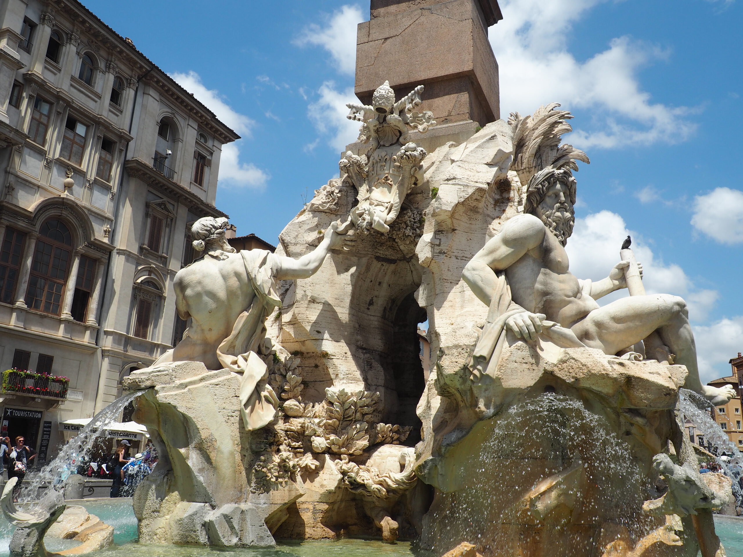 berühmte Vier-Ströme-Brunnen Piazza Navona Schönste Städte in Europa