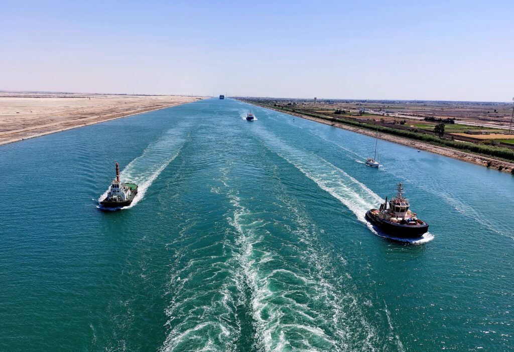 Kreuzfahrt durch den Suez-Kanal